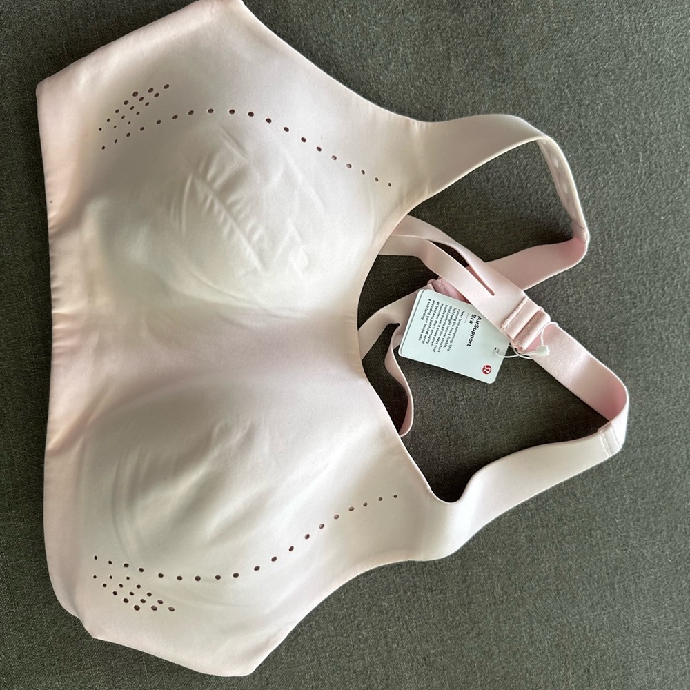 Lululemon sports bra NEW W/ tags Seamless Pink Bra